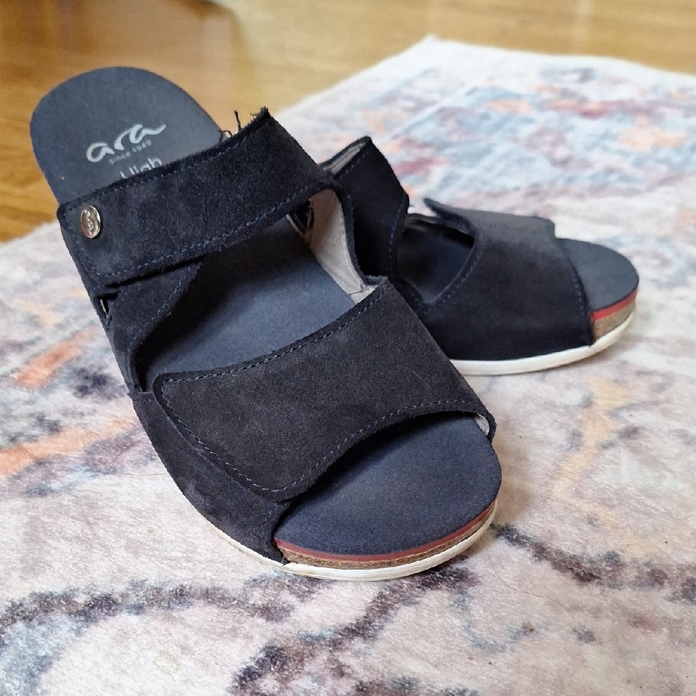 Ara Women's Dark Sandals with White Sole